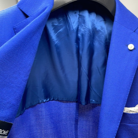 Perfect & gorgeous! Unconstructed blue blazer. Top of the chain! 3 button. - Picture 8 of 16